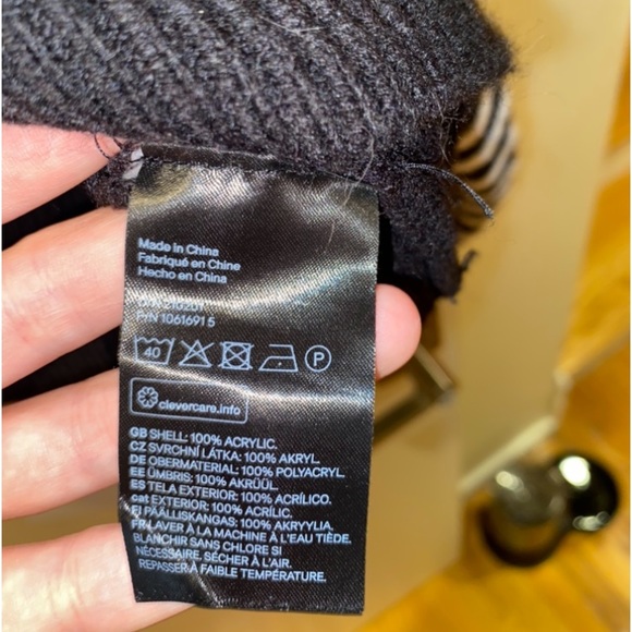 Cropped Sweater - Picture 3 of 4